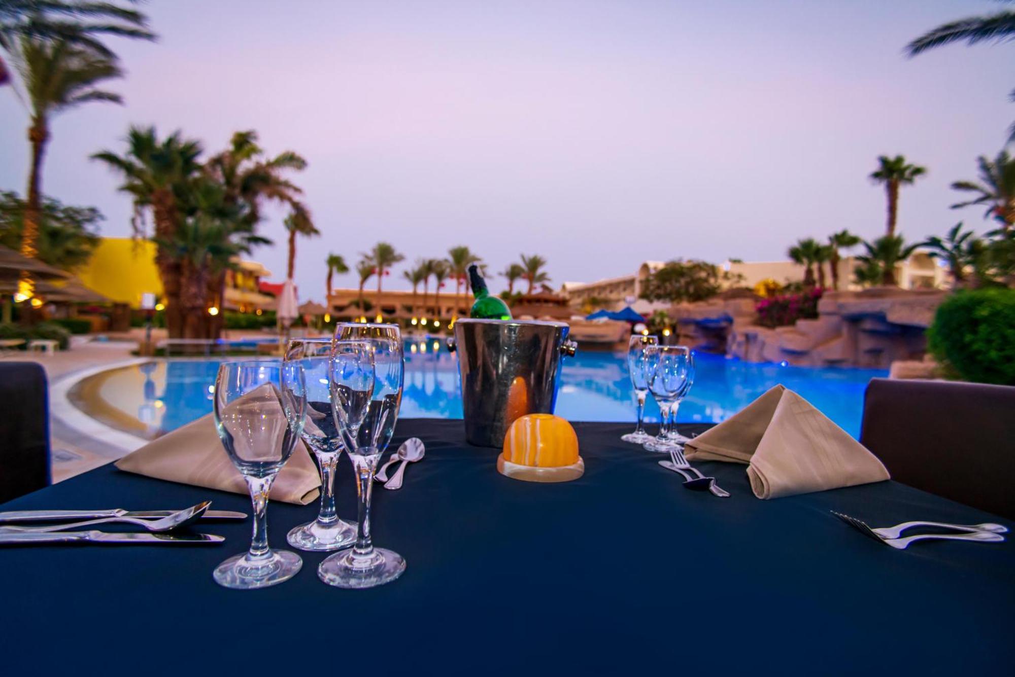 沙姆沙伊赫塞拉酒店 外观 照片 The pool at the Hilton Sharm El Sheikh
