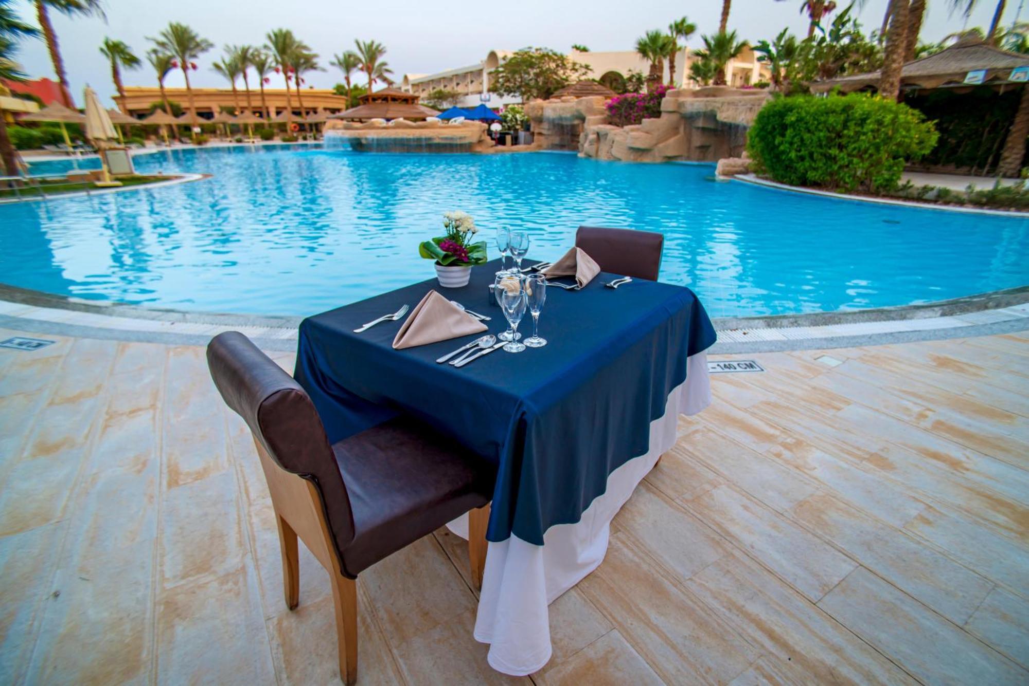 沙姆沙伊赫塞拉酒店 外观 照片 The pool at the Hilton Sharm El Sheikh