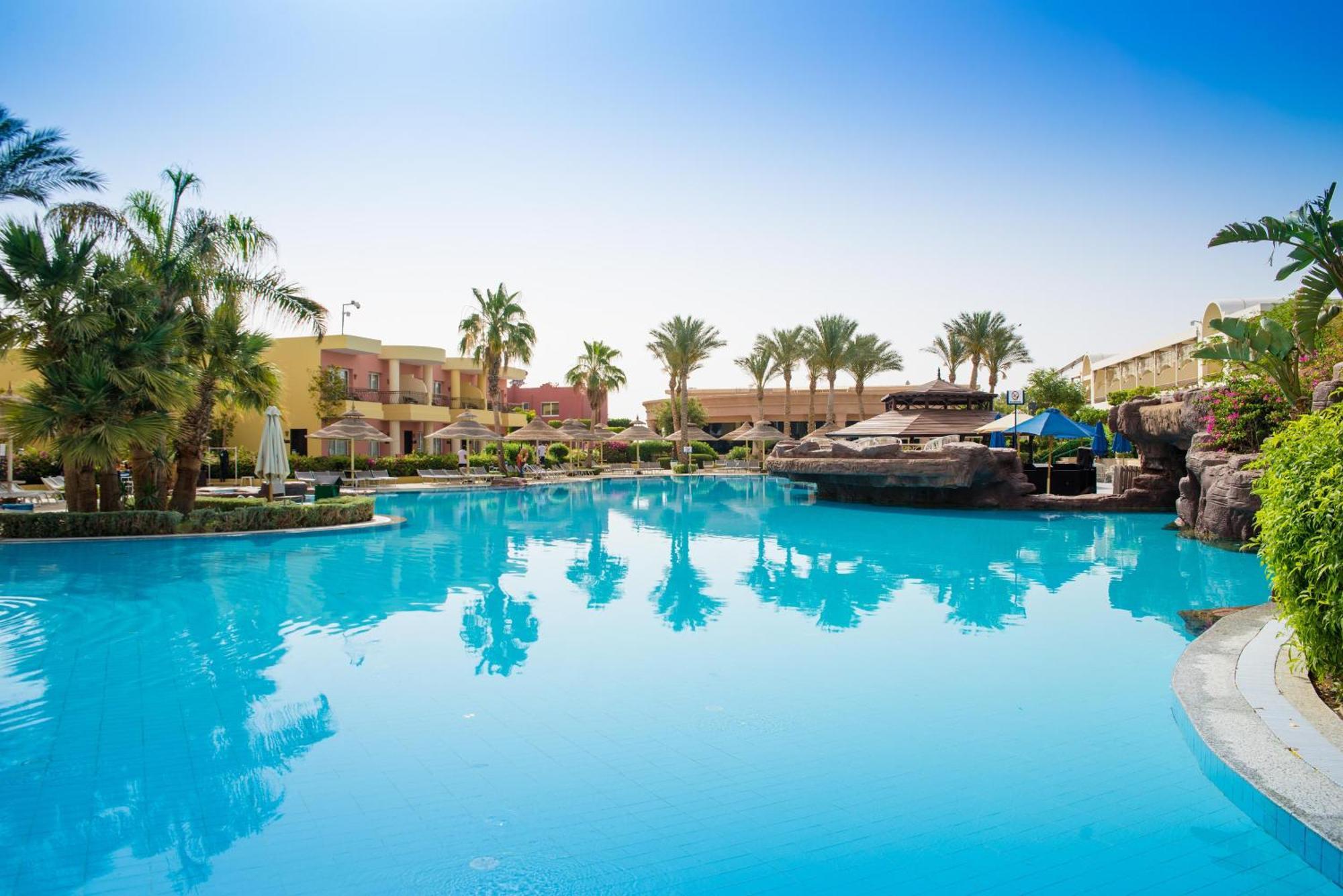 沙姆沙伊赫塞拉酒店 外观 照片 The swimming pool at the Hilton Luxor