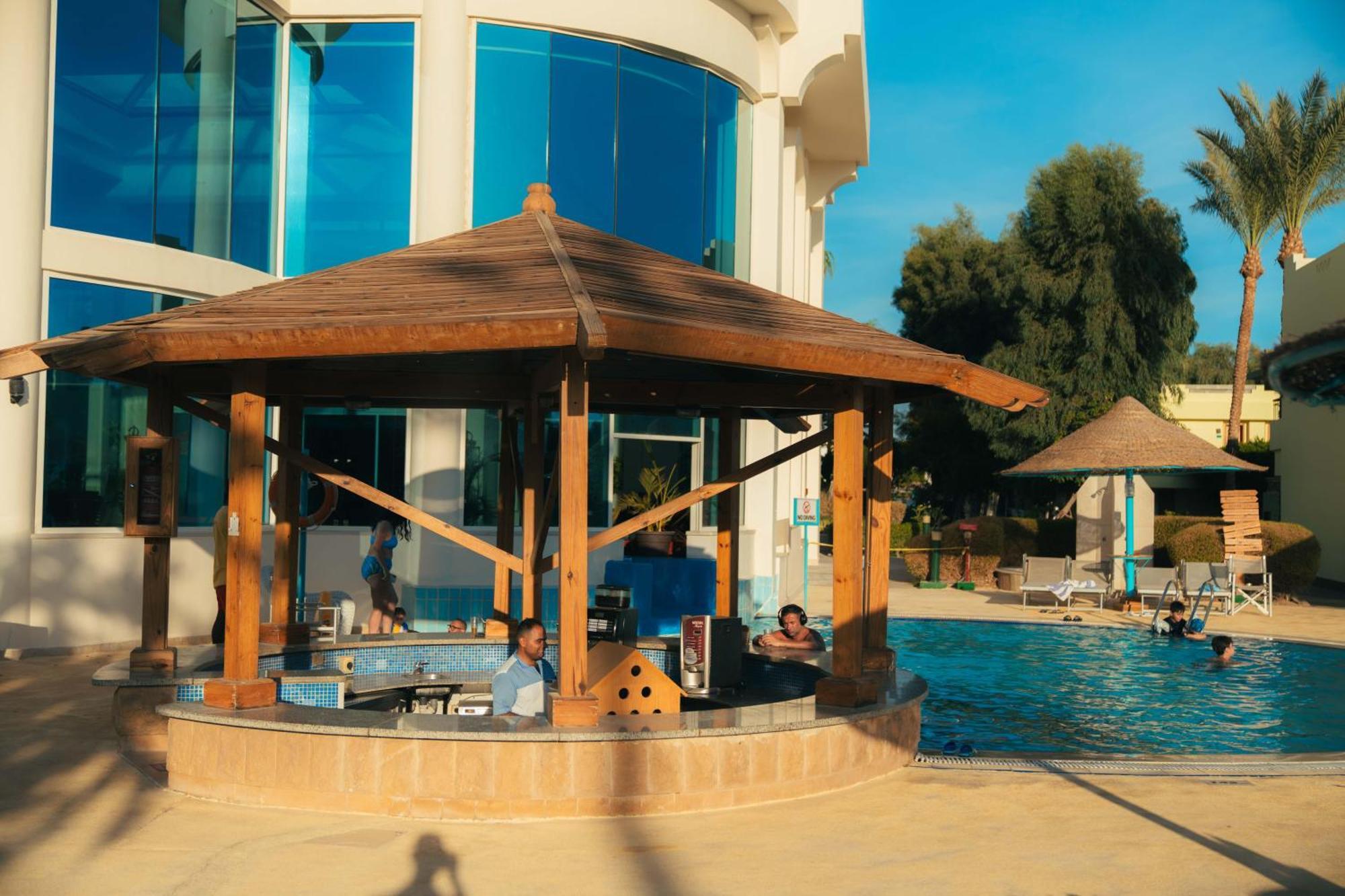 沙姆沙伊赫塞拉酒店 外观 照片 The swimming pool at the hotel